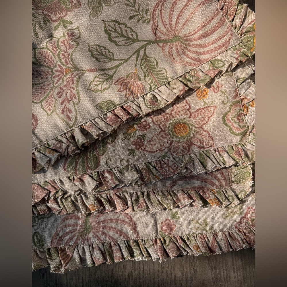 Floral Ruffled Placemats - Picture 2 of 3